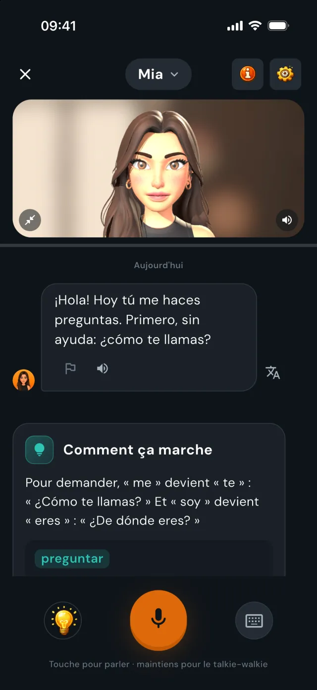 Rond Questions : Mia pose sa question, la carte de leçon et le micro